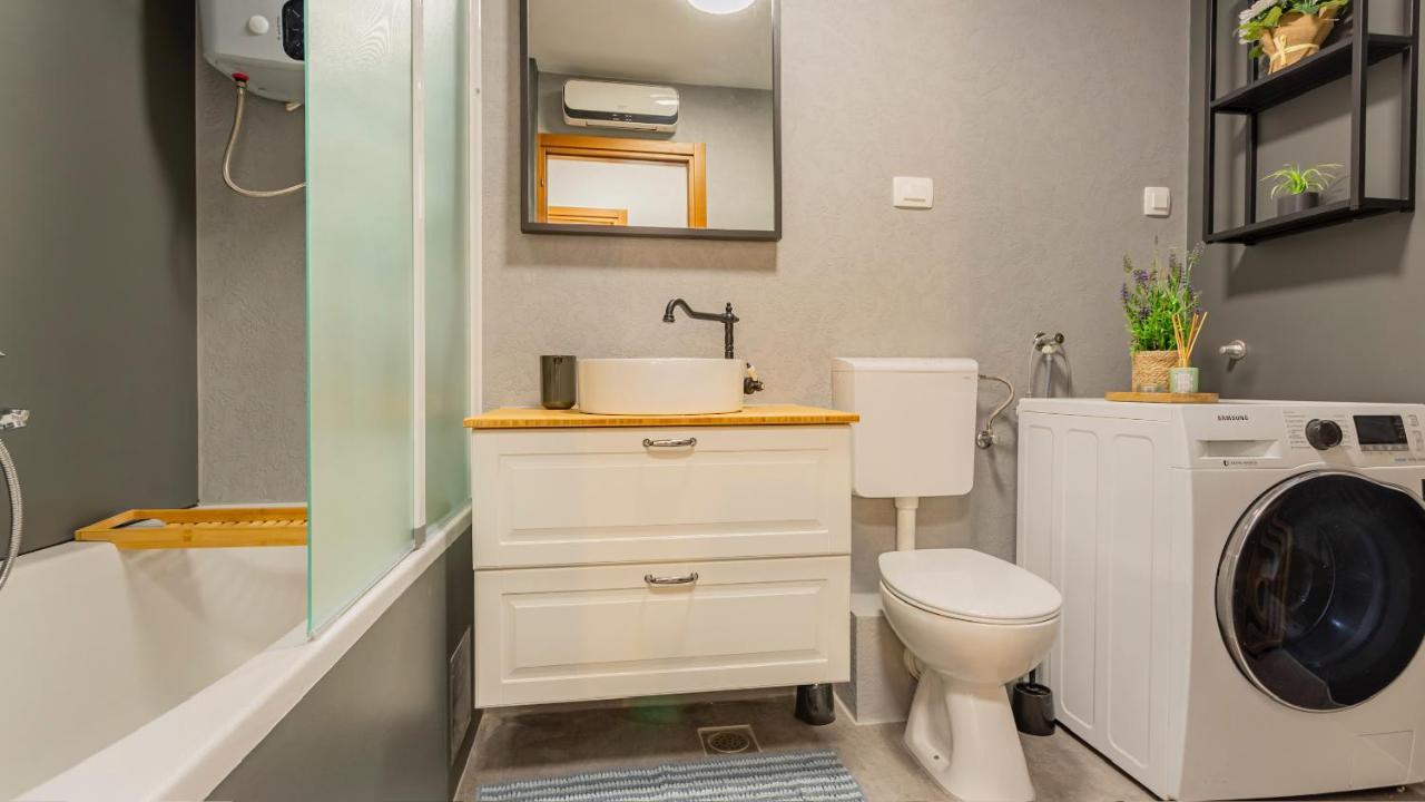 ספליט New Delux Green Garden Apartment With Hotube **** מראה חיצוני תמונה