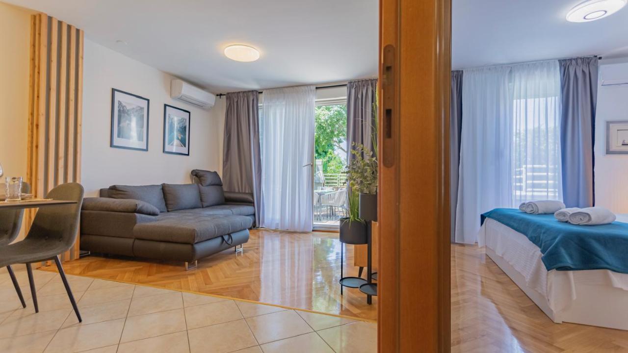 ספליט New Delux Green Garden Apartment With Hotube **** מראה חיצוני תמונה