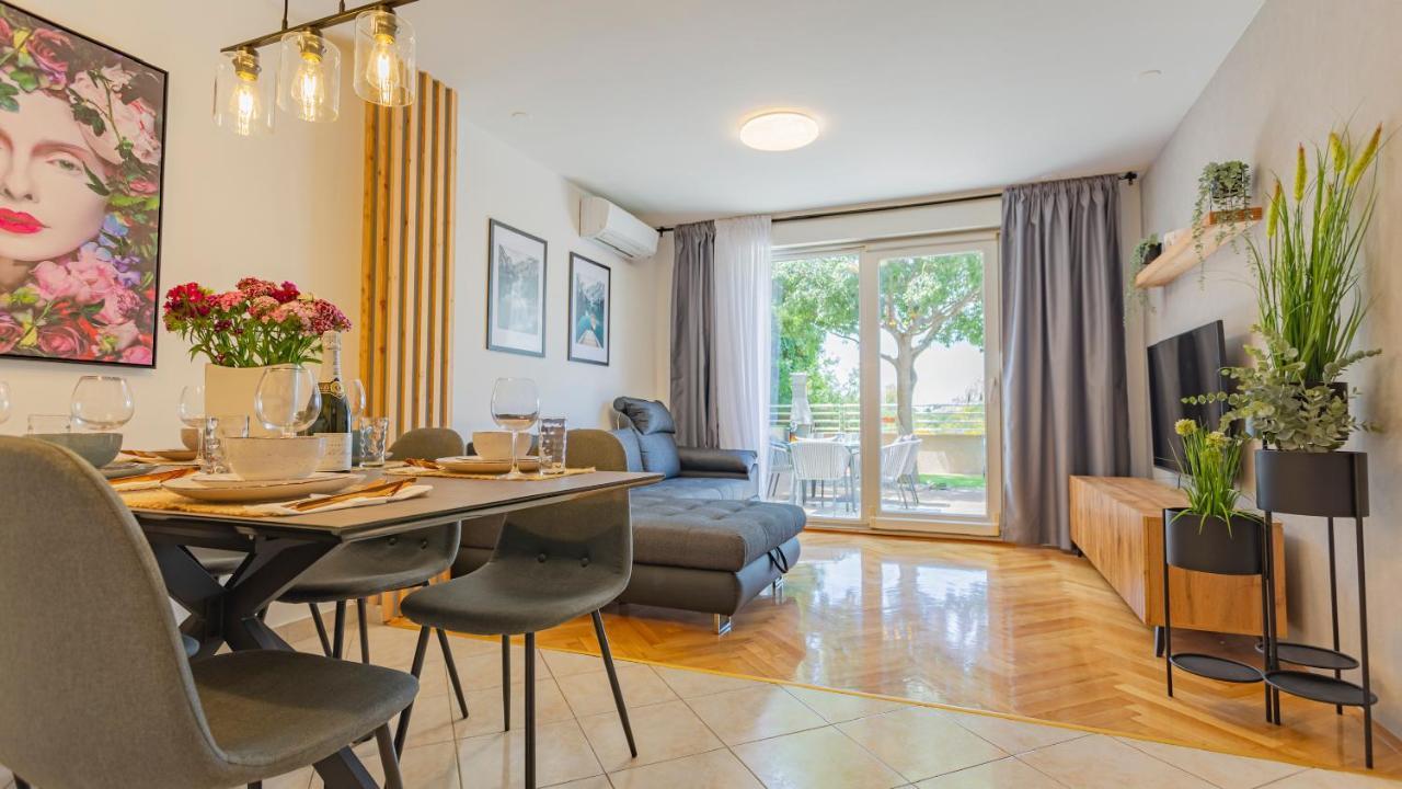 ספליט New Delux Green Garden Apartment With Hotube **** מראה חיצוני תמונה