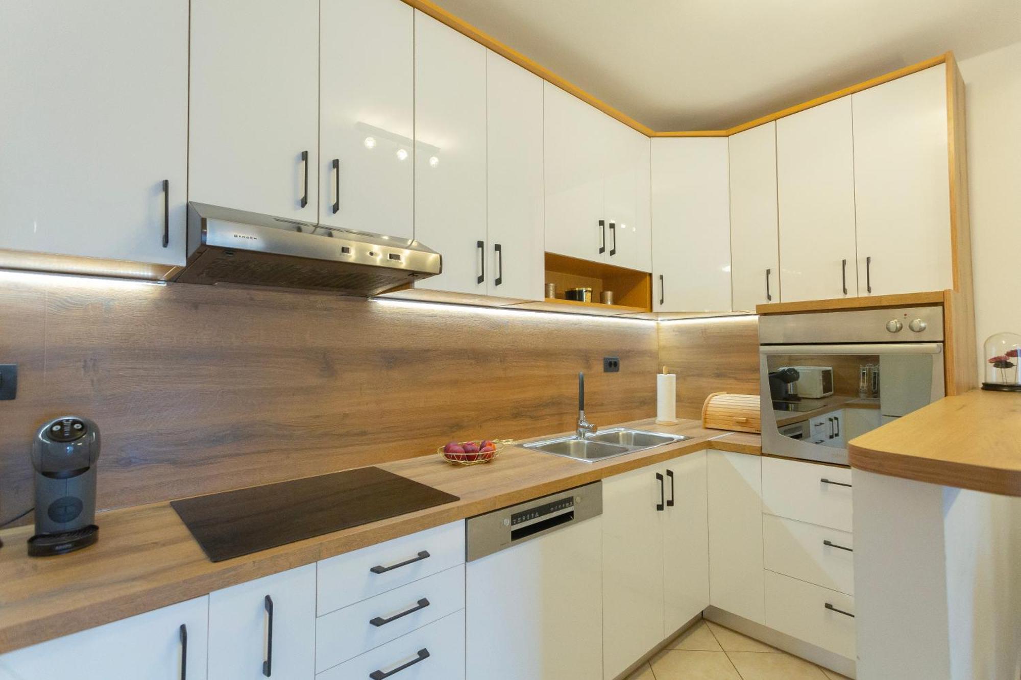ספליט New Delux Green Garden Apartment With Hotube **** מראה חיצוני תמונה